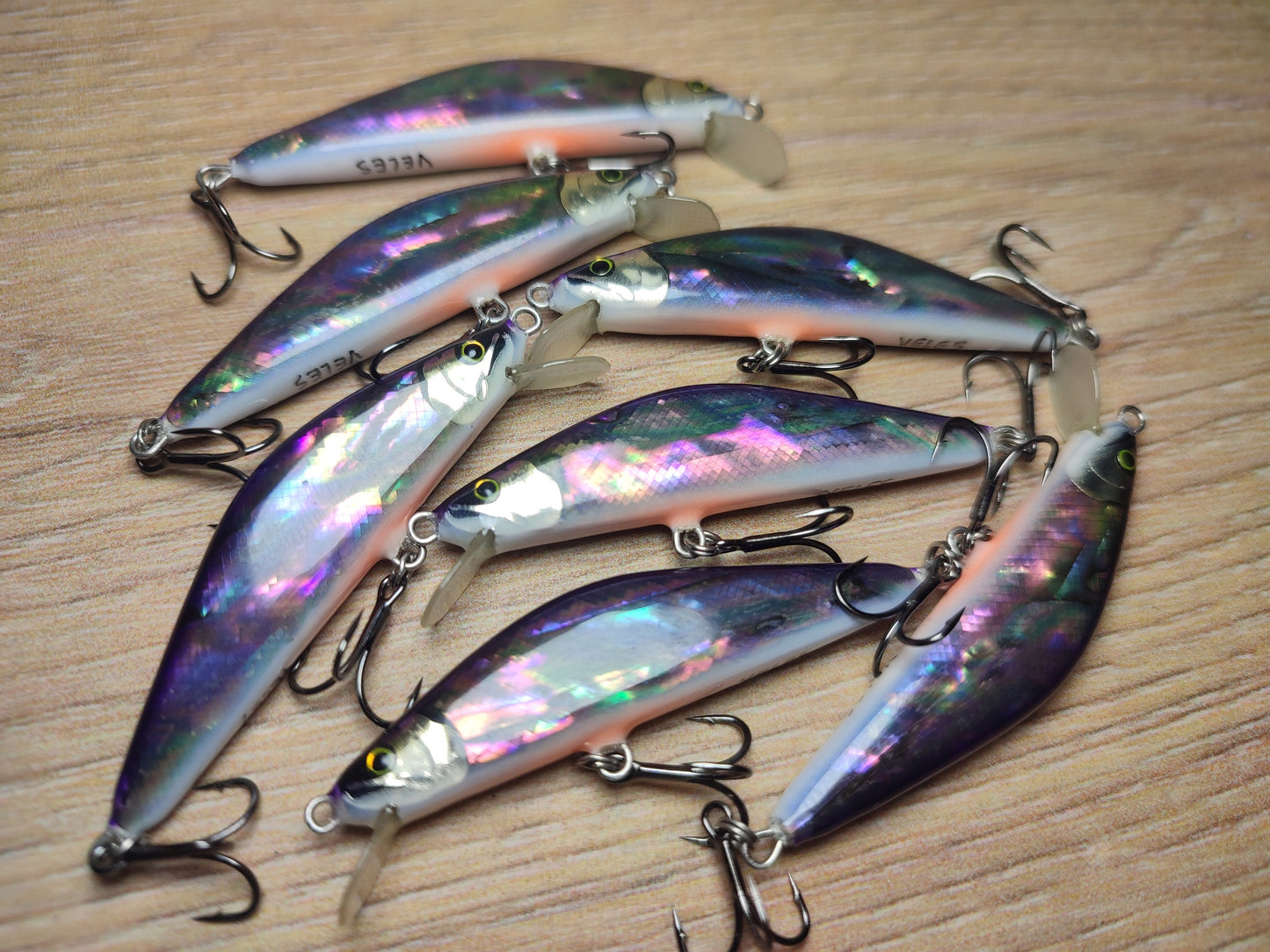 Veles lure. 50mm-4,5gr sinking Abalone shell finish