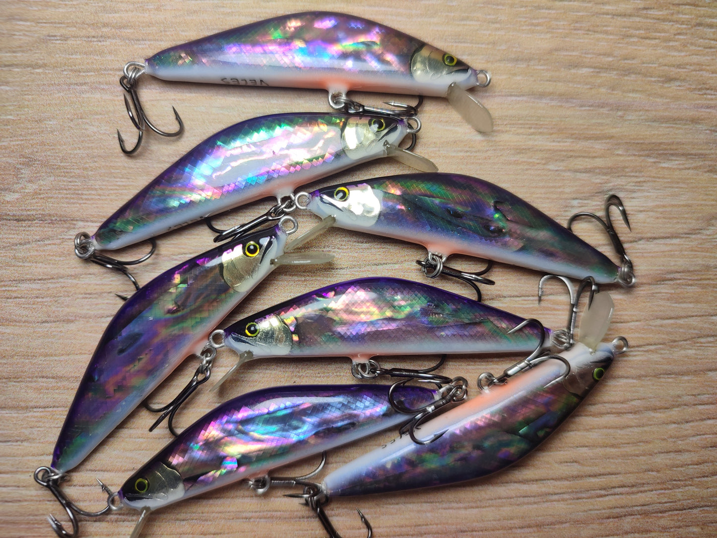 Veles lure. 50mm-4,5gr sinking Abalone shell finish
