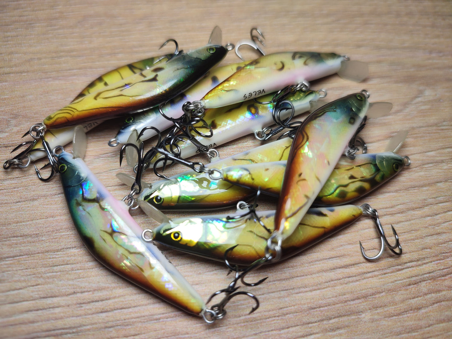 Veles lure. 50mm-4,5gr sinking Abalone shell finish