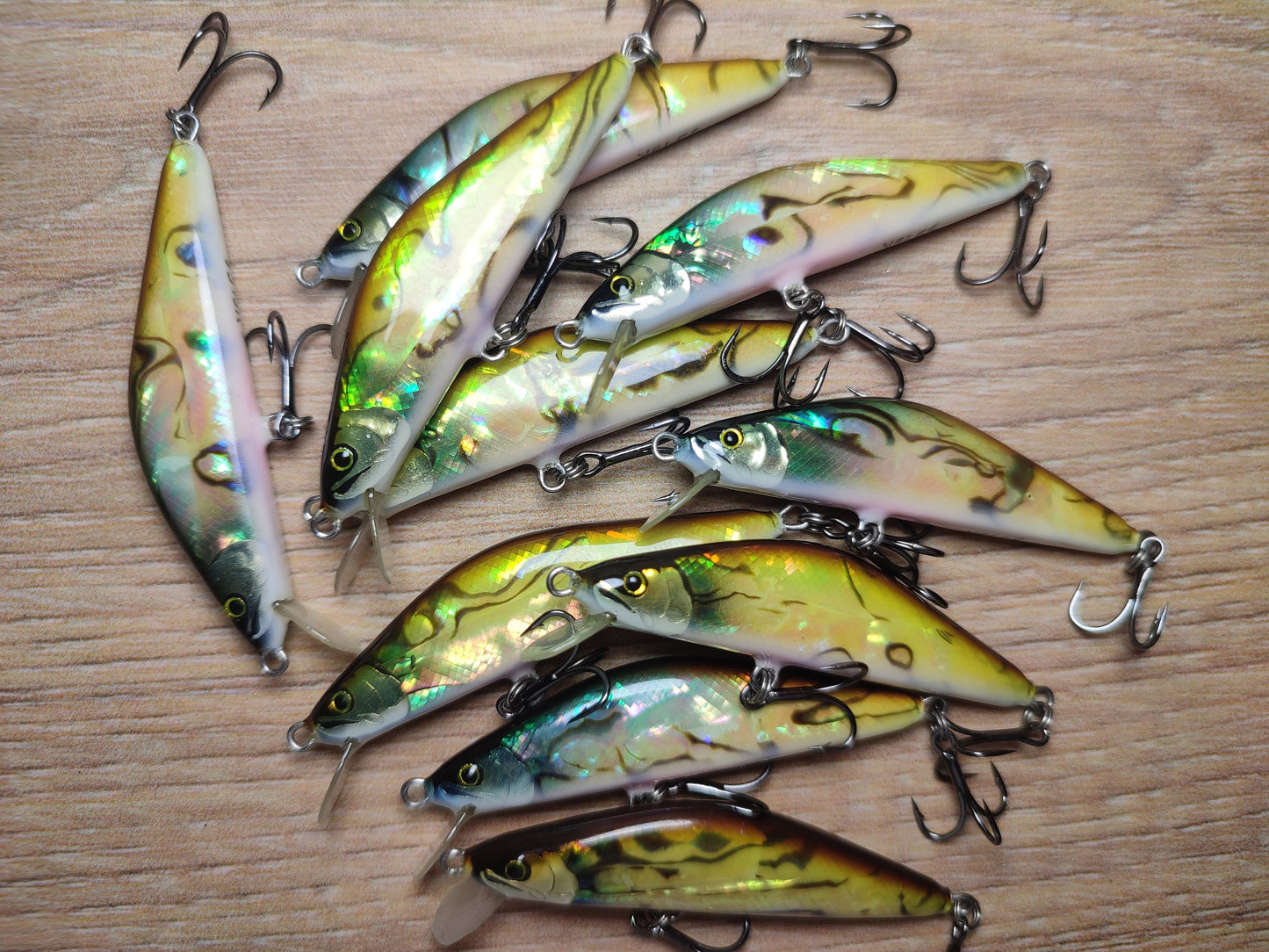 Veles lure. 50mm-4,5gr sinking Abalone shell finish