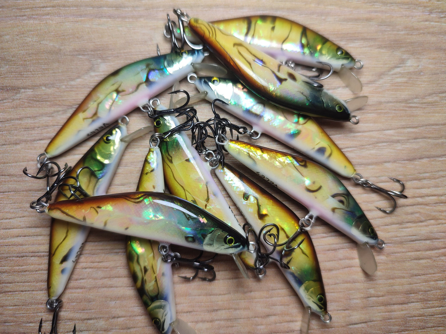 Veles lure. 50mm-4,5gr sinking Abalone shell finish