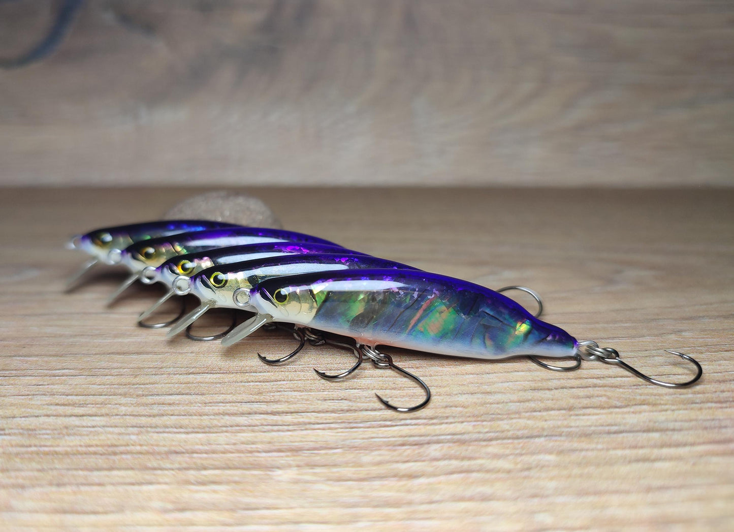 Veles handcrafted lure 46mm-3.1gr sinking. Abalone shell finish