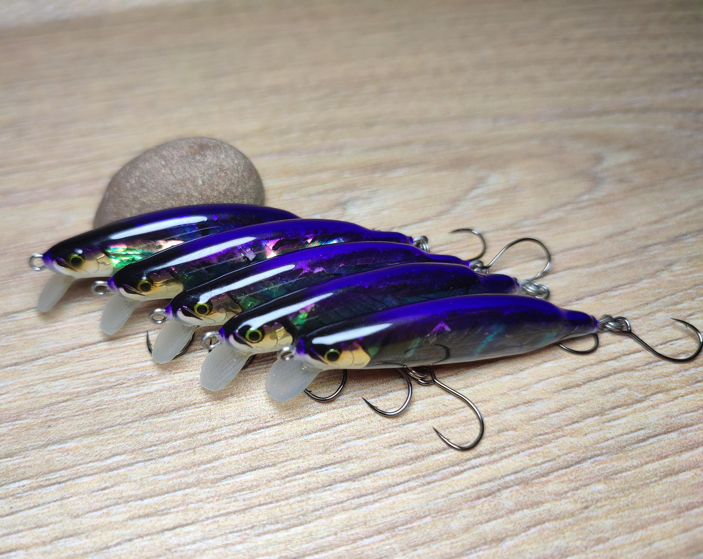 Veles handcrafted lure 46mm-3.1gr sinking. Abalone shell finish