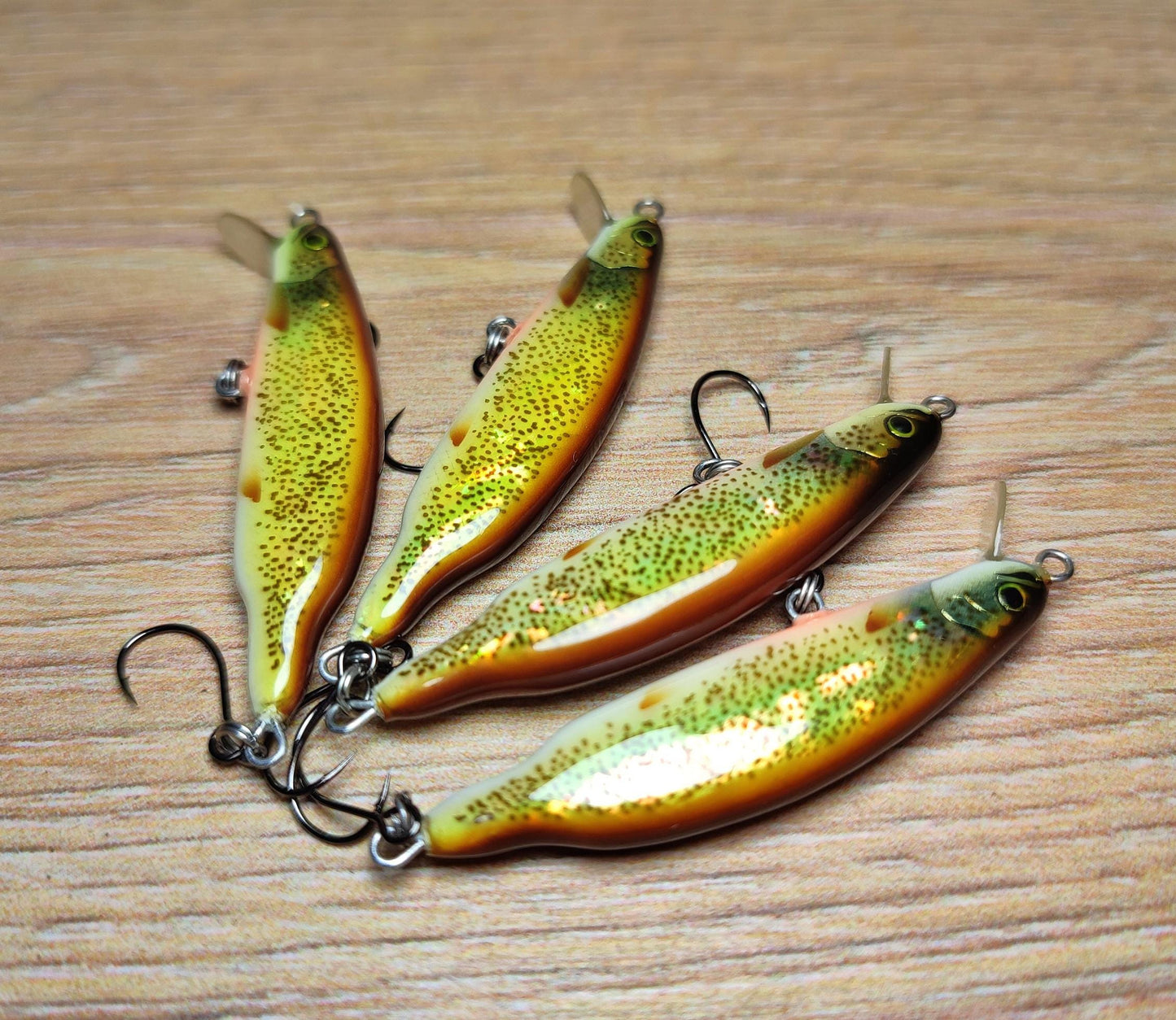 Veles handcrafted lure 46mm-3.1gr sinking. Abalone shell finish