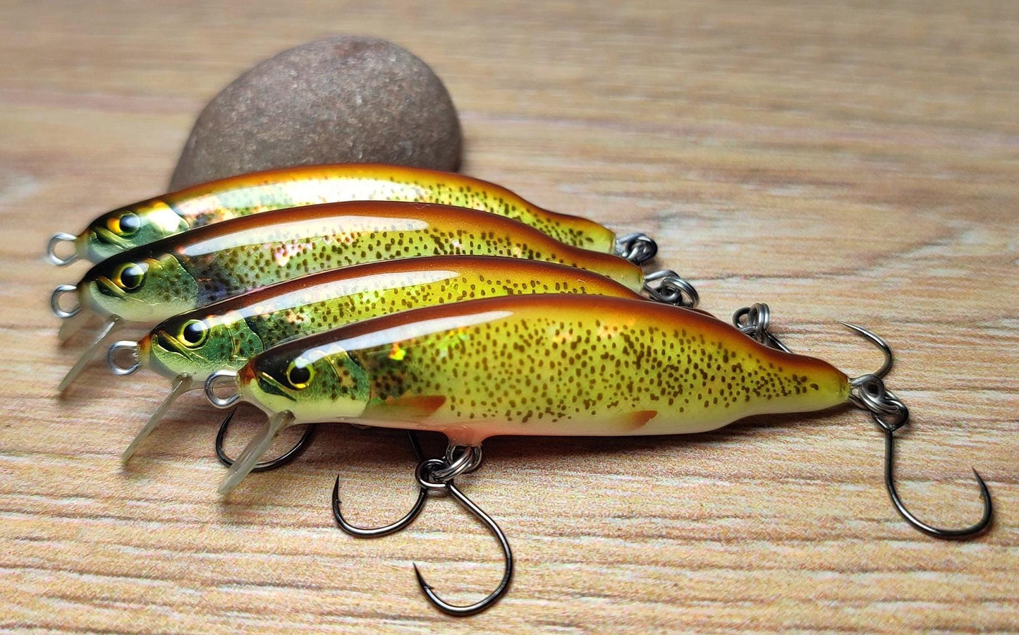 Veles handcrafted lure 46mm-3.1gr sinking. Abalone shell finish