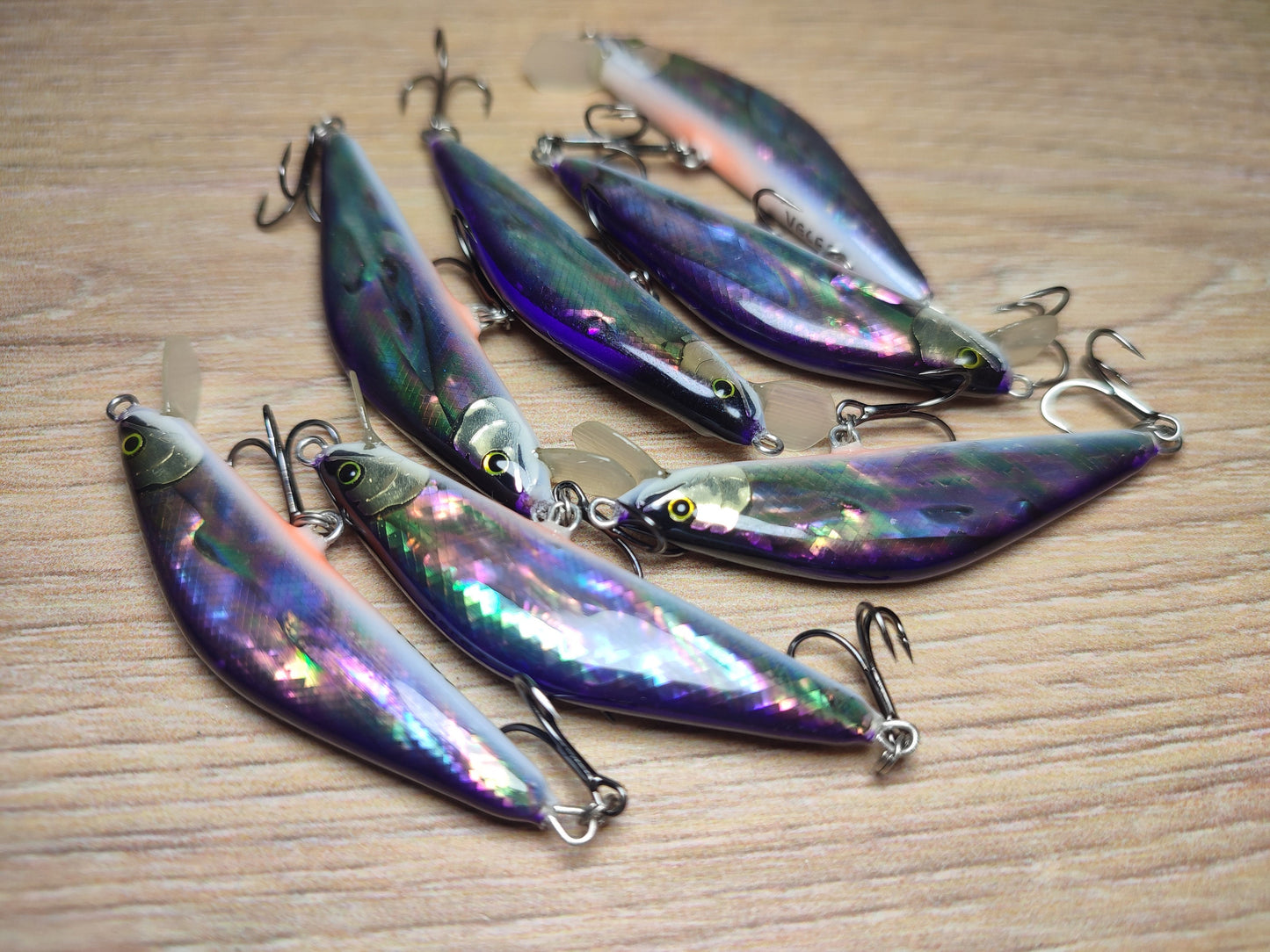Veles lure. 50mm-4,5gr sinking Abalone shell finish