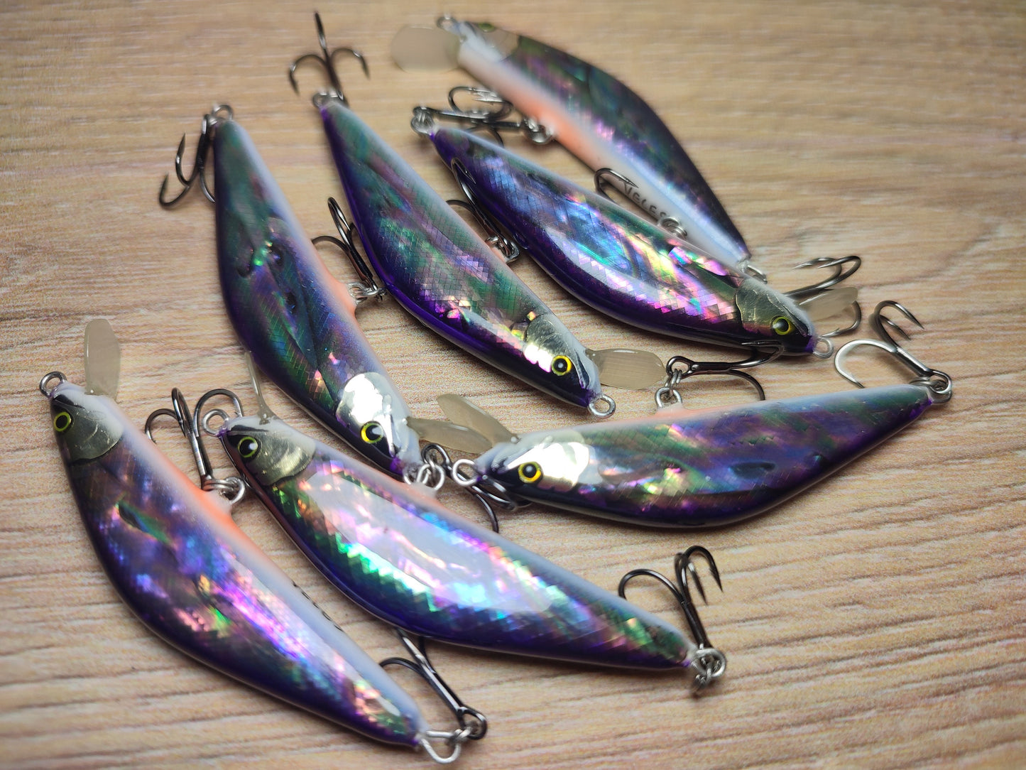 Veles lure. 50mm-4,5gr sinking Abalone shell finish