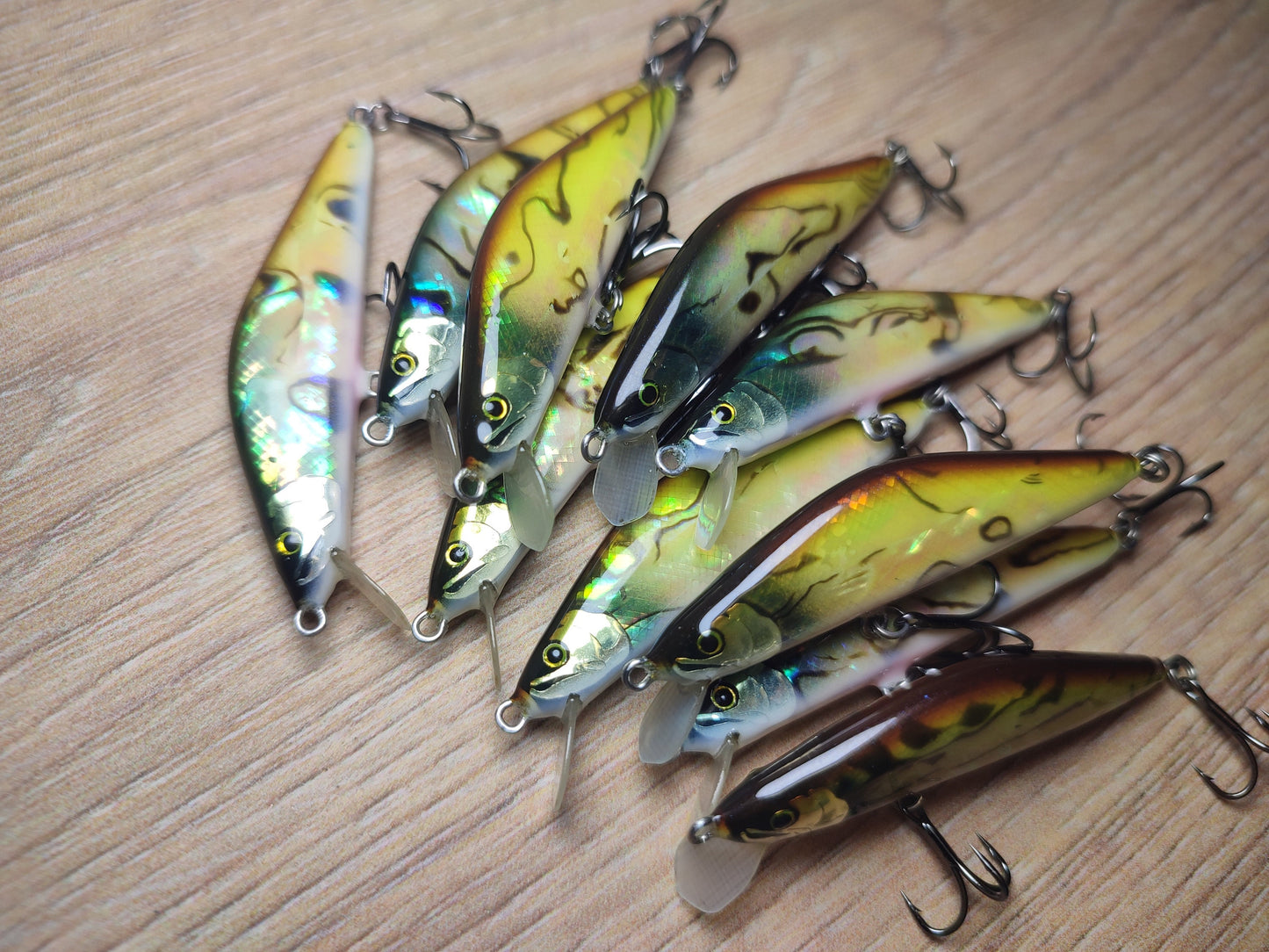 Veles lure. 50mm-4,5gr sinking Abalone shell finish