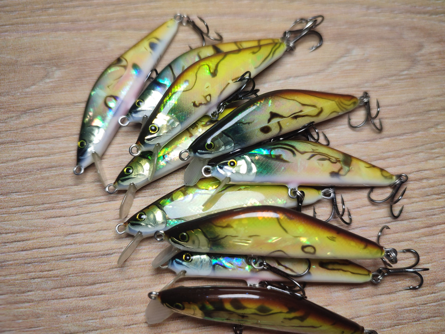 Veles lure. 50mm-4,5gr sinking Abalone shell finish