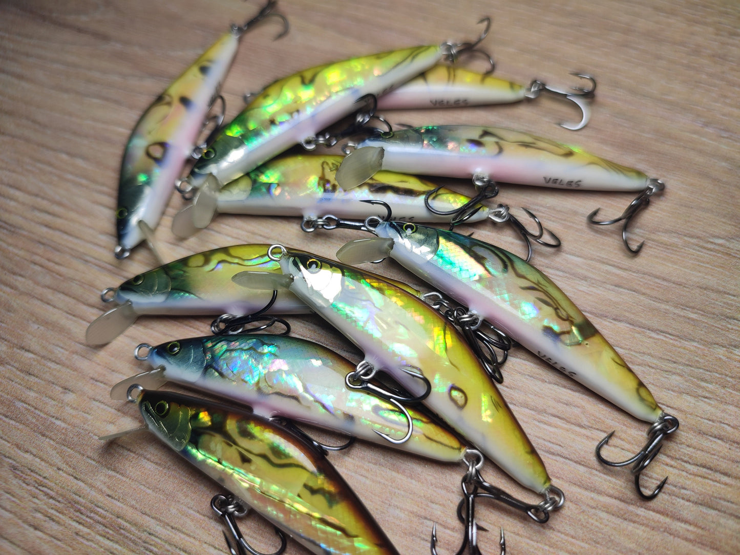 Veles lure. 50mm-4,5gr sinking Abalone shell finish
