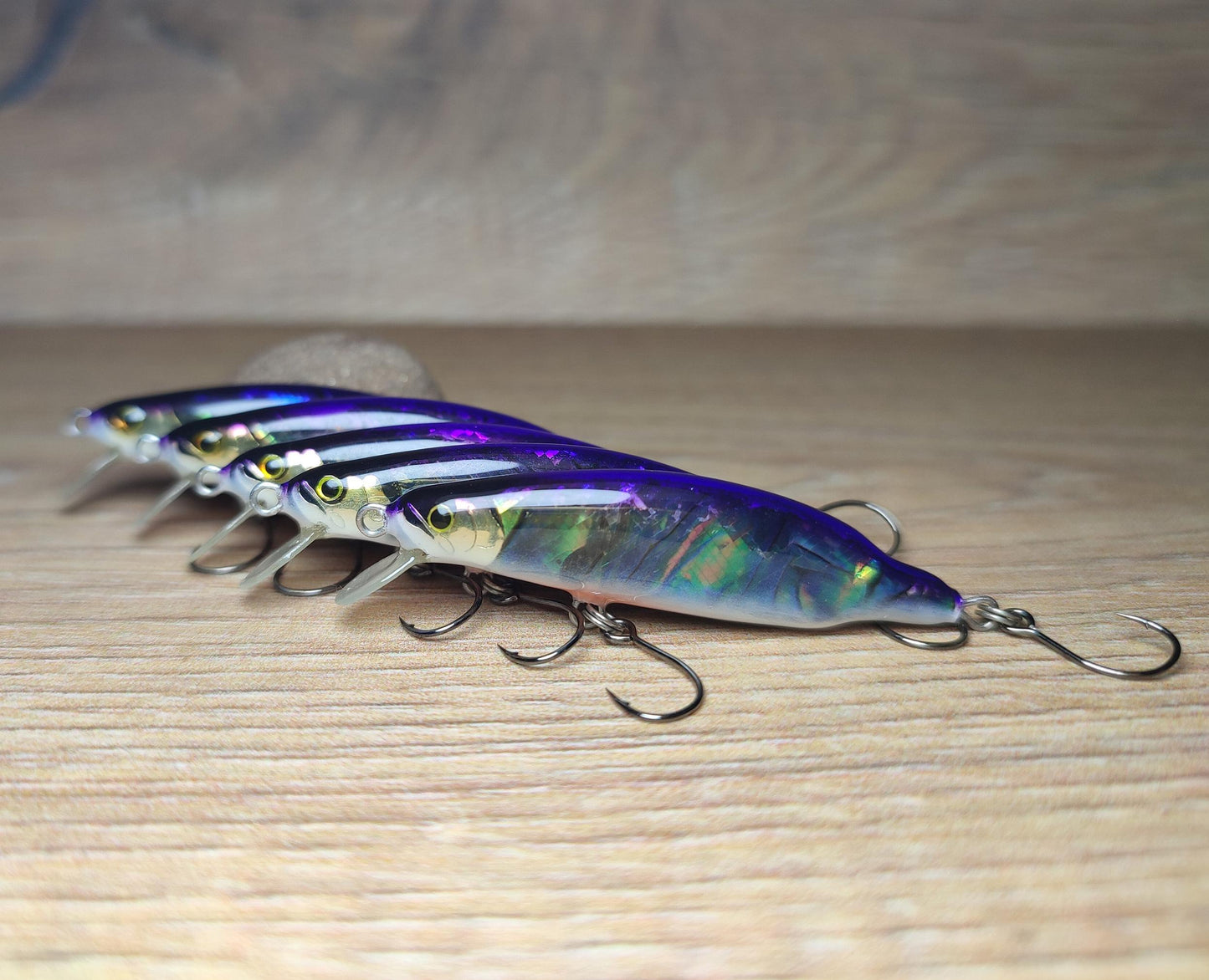 Veles handcrafted lure 46mm-3.1gr sinking. Abalone shell finish