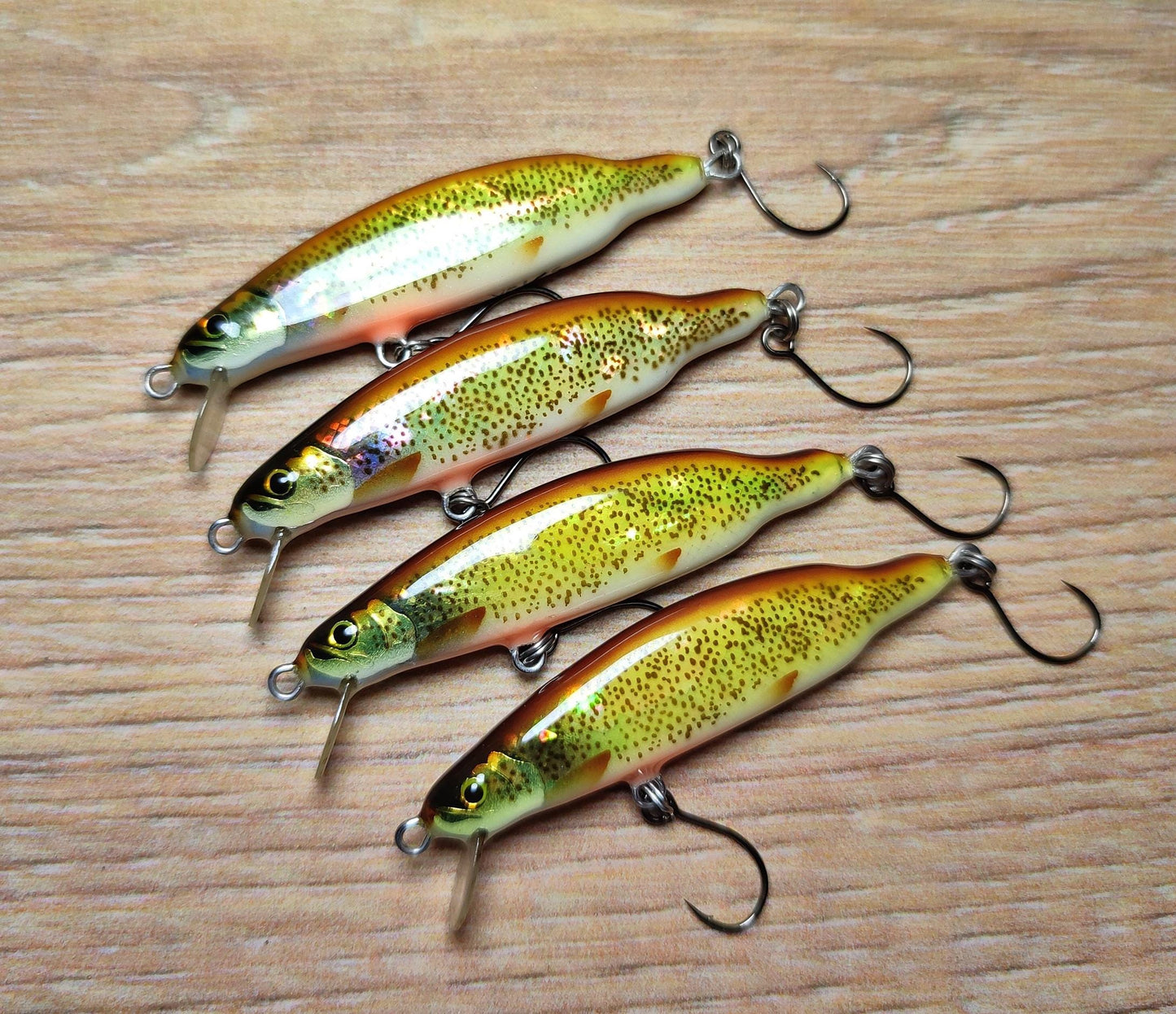 Veles handcrafted lure 46mm-3.1gr sinking. Abalone shell finish