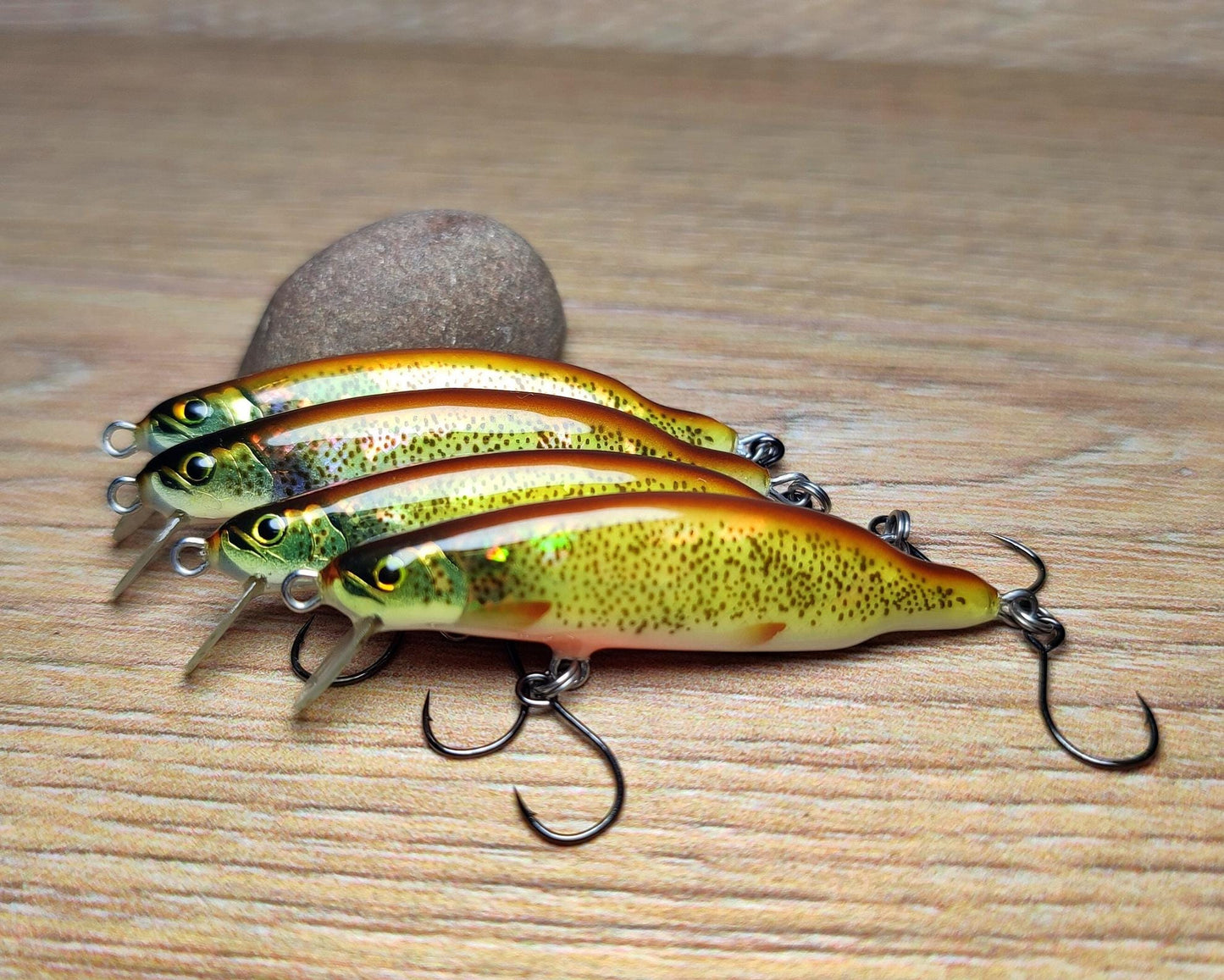 Veles handcrafted lure 46mm-3.1gr sinking. Abalone shell finish