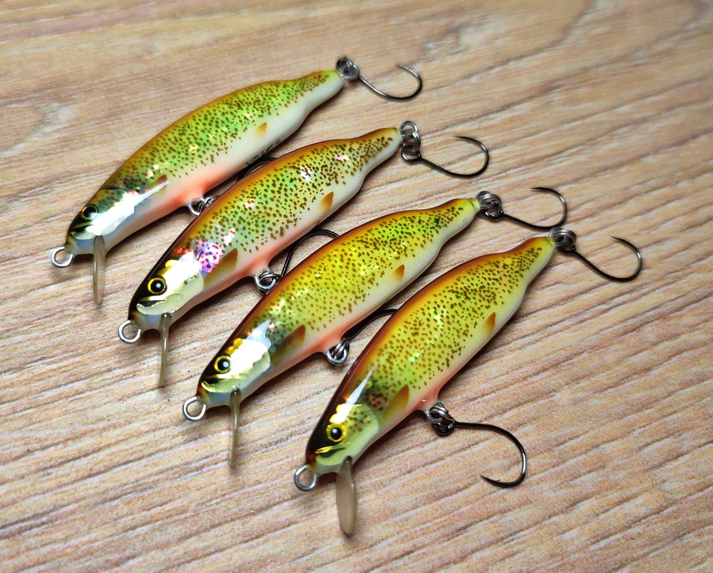 Veles handcrafted lure 46mm-3.1gr sinking. Abalone shell finish