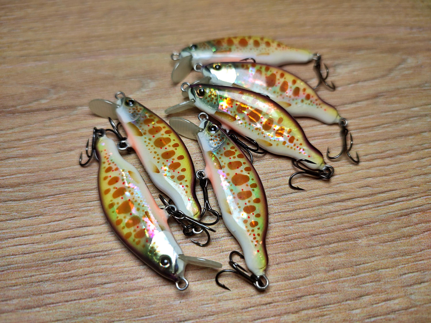 Veles lure. 45mm-3.5gr sinking Abalone shel finish