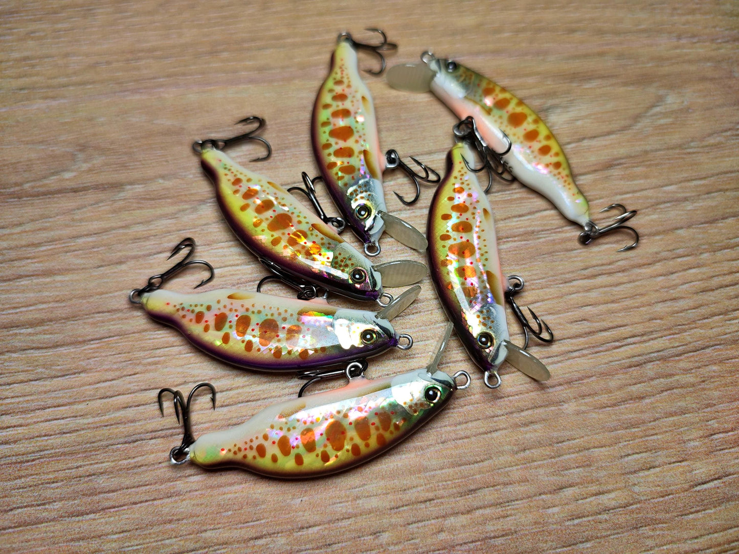 Veles lure. 45mm-3.5gr sinking Abalone shel finish
