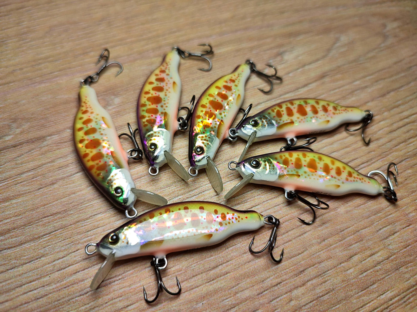 Veles lure. 45mm-3.5gr sinking Abalone shel finish