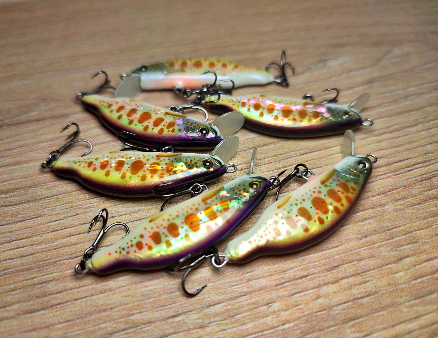 Veles lure. 45mm-3.5gr sinking Abalone shel finish