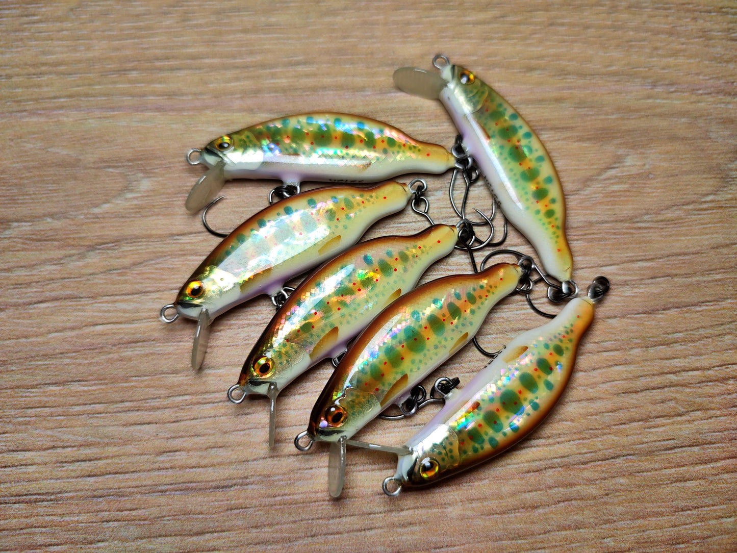 Veles lure. 45mm-3.5gr sinking Abalone shell finish