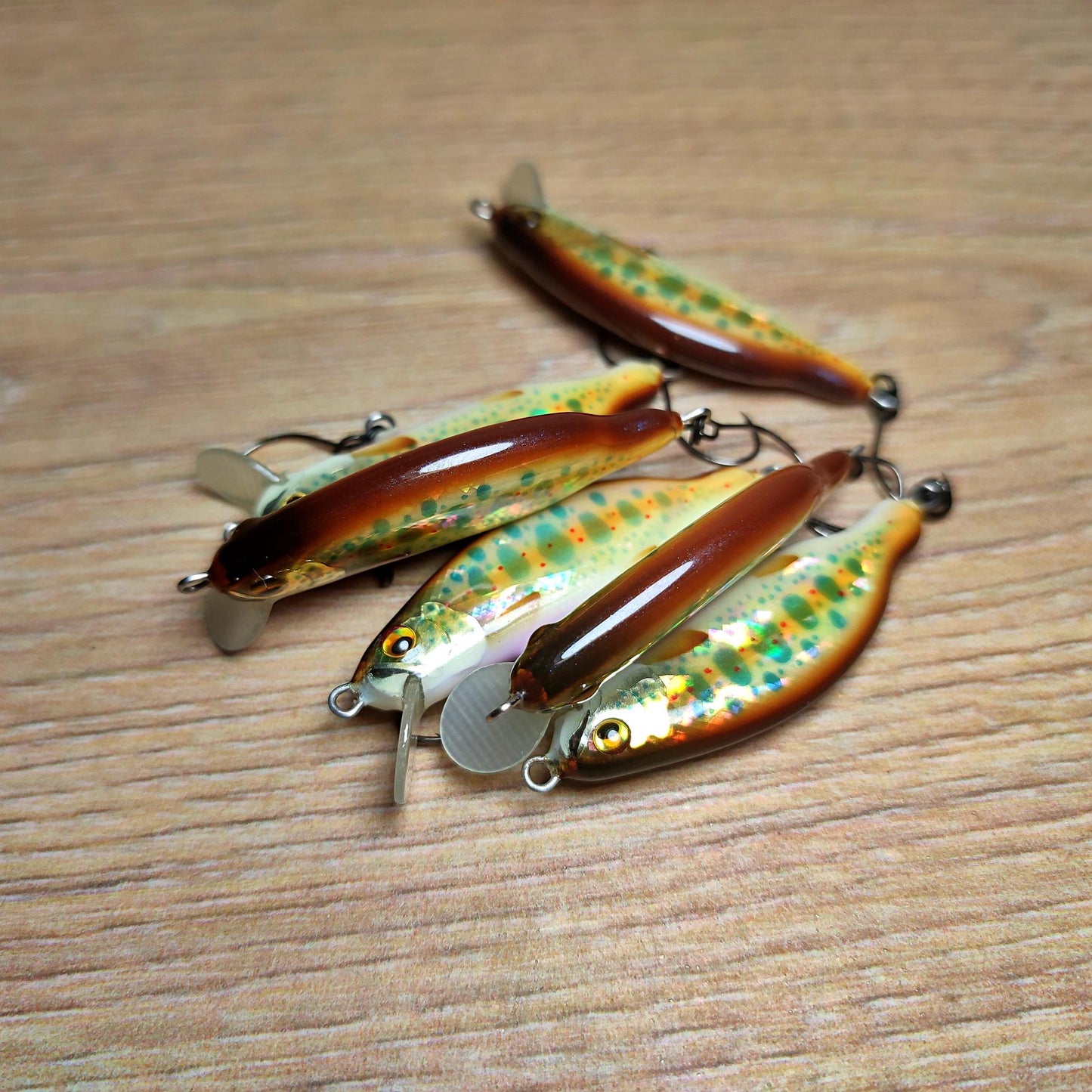 Veles lure. 45mm-3.5gr sinking Abalone shell finish