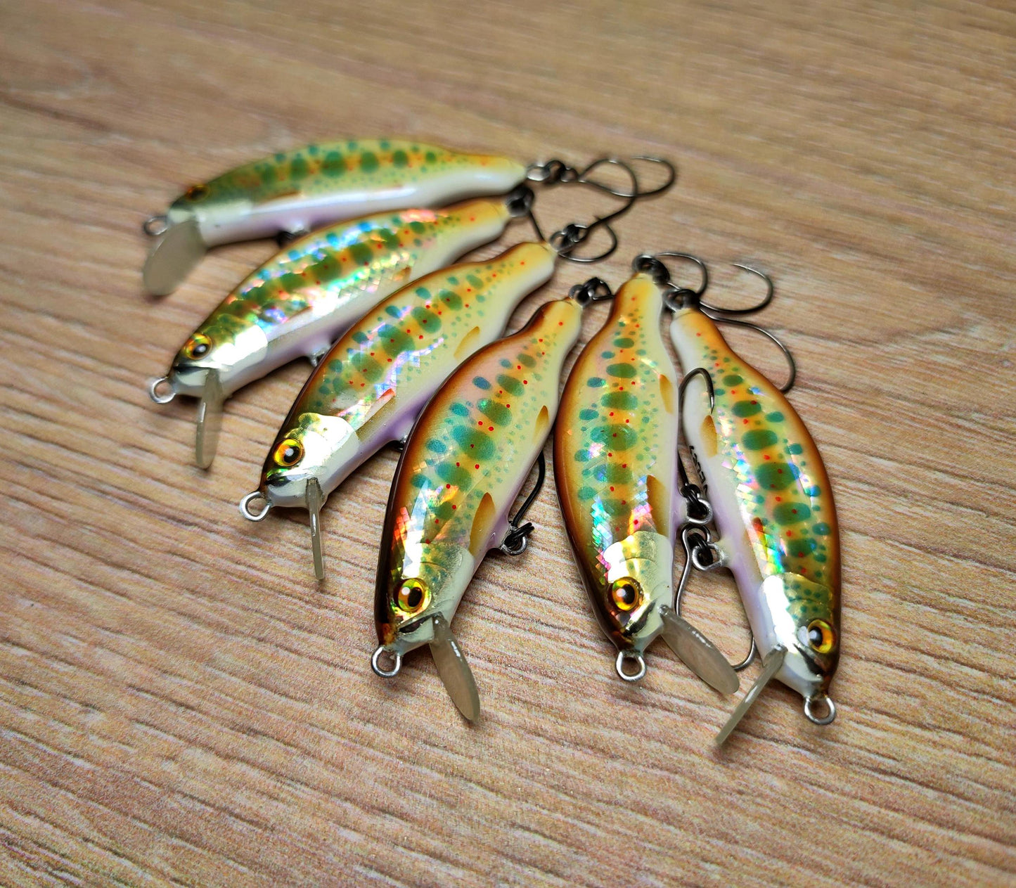 Veles lure. 45mm-3.5gr sinking Abalone shell finish