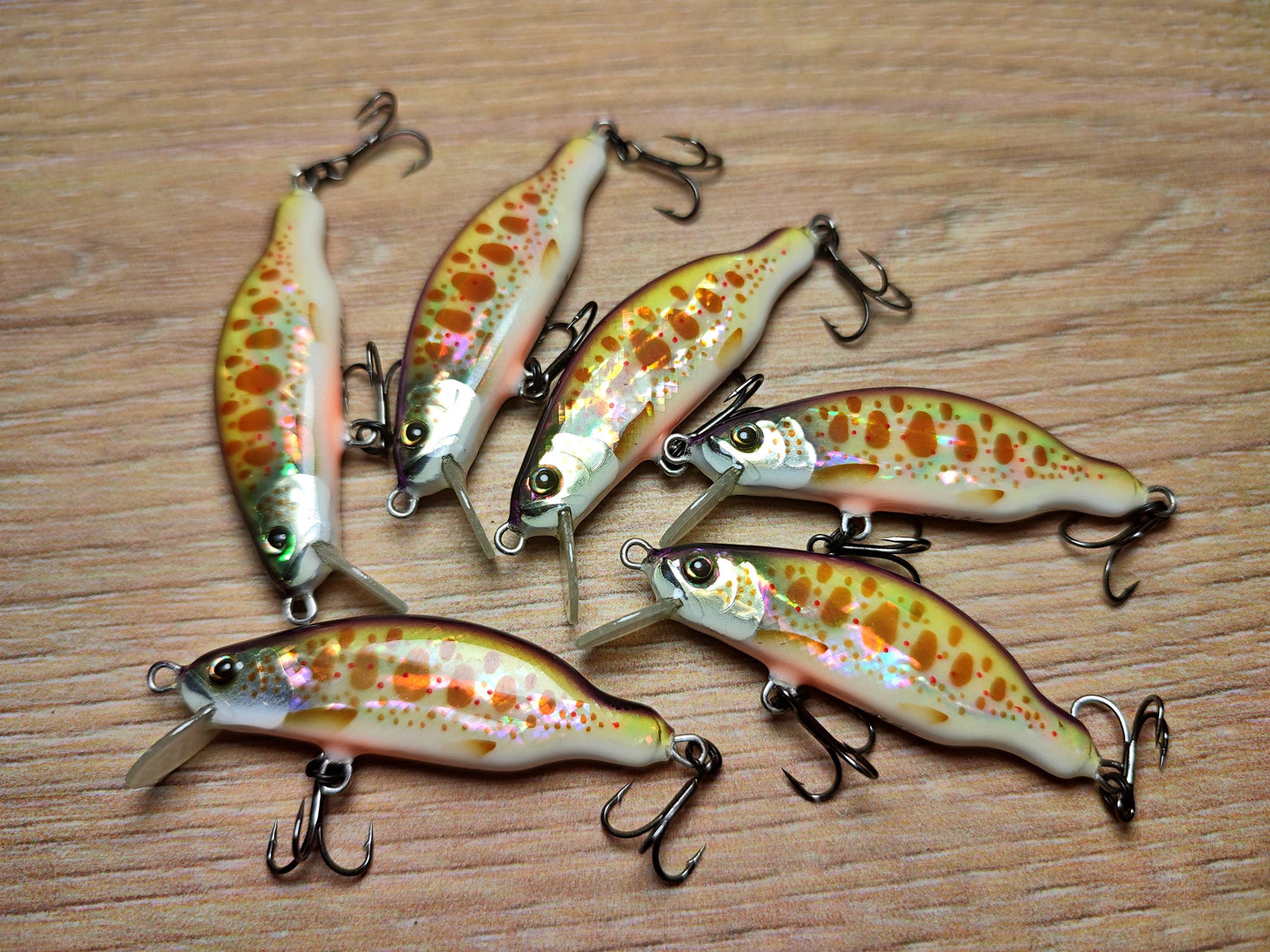 Veles lure. 45mm-3.5gr sinking Abalone shel finish
