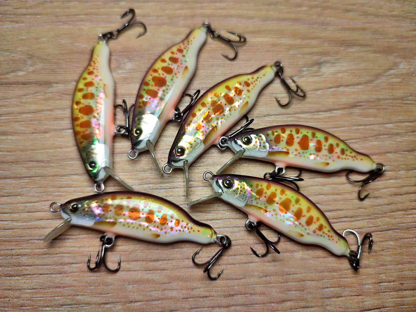 Veles lure. 45mm-3.5gr sinking Abalone shel finish