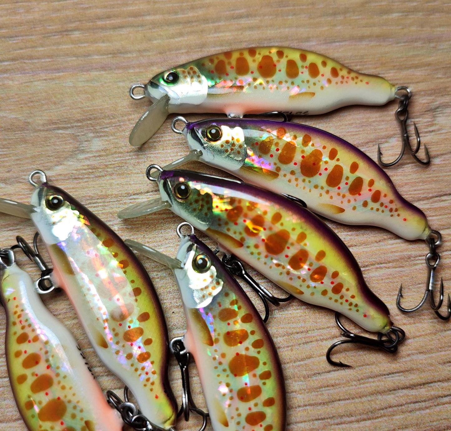 Veles lure. 45mm-3.5gr sinking Abalone shel finish