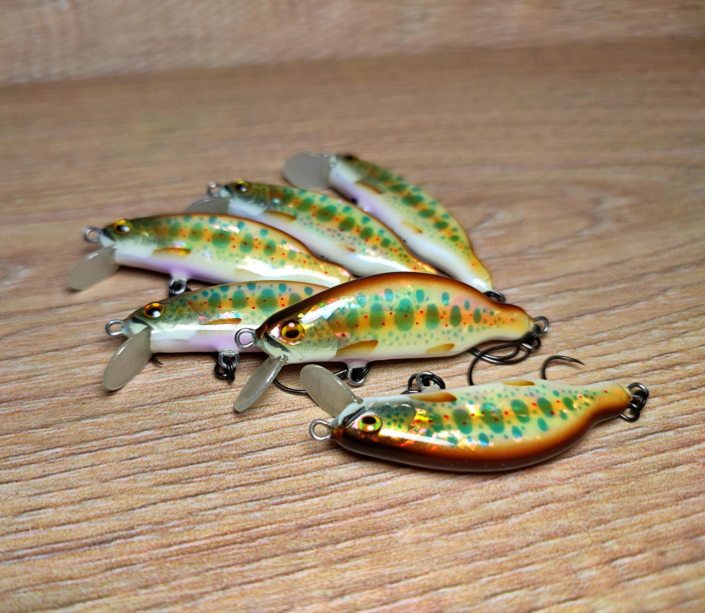 Veles lure. 45mm-3.5gr sinking Abalone shell finish