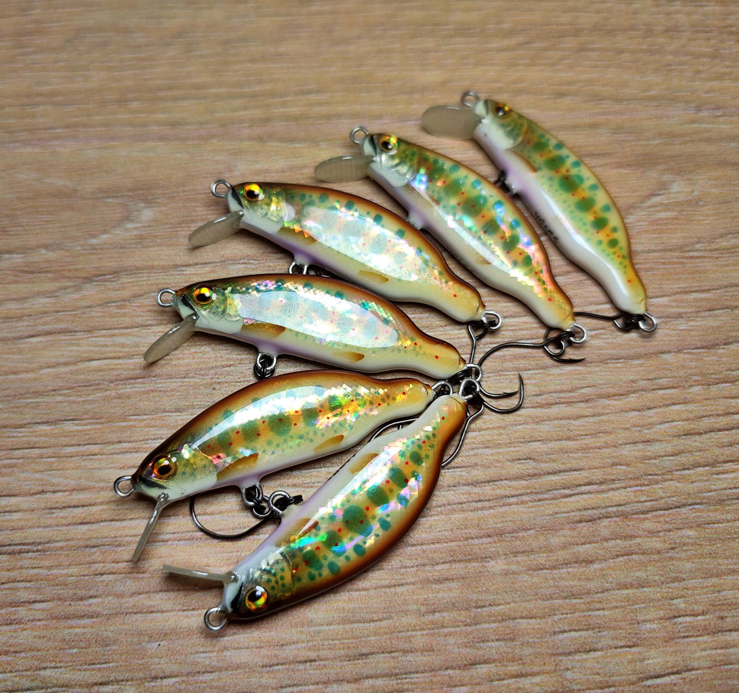 Veles lure. 45mm-3.5gr sinking Abalone shell finish