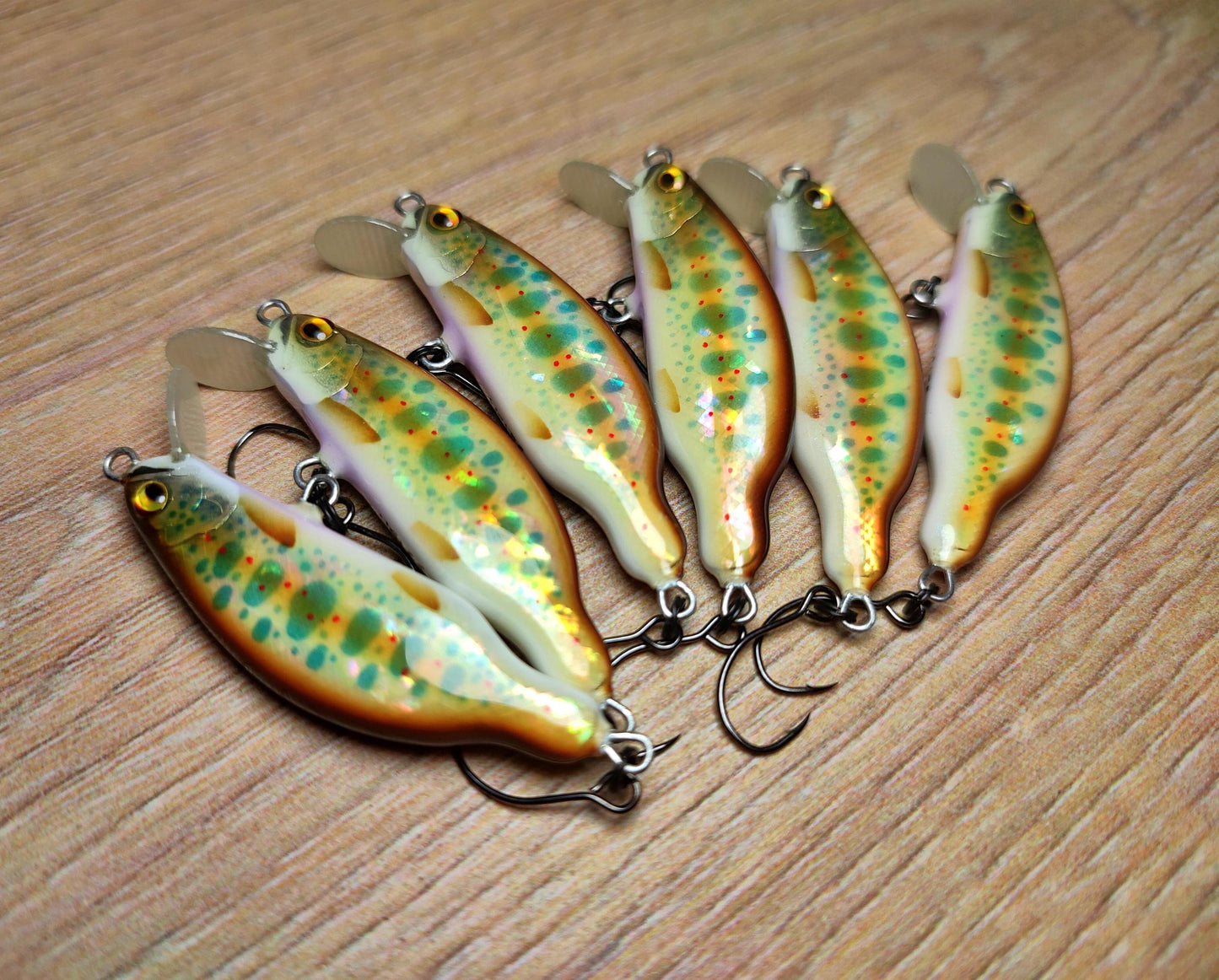 Veles lure. 45mm-3.5gr sinking Abalone shell finish
