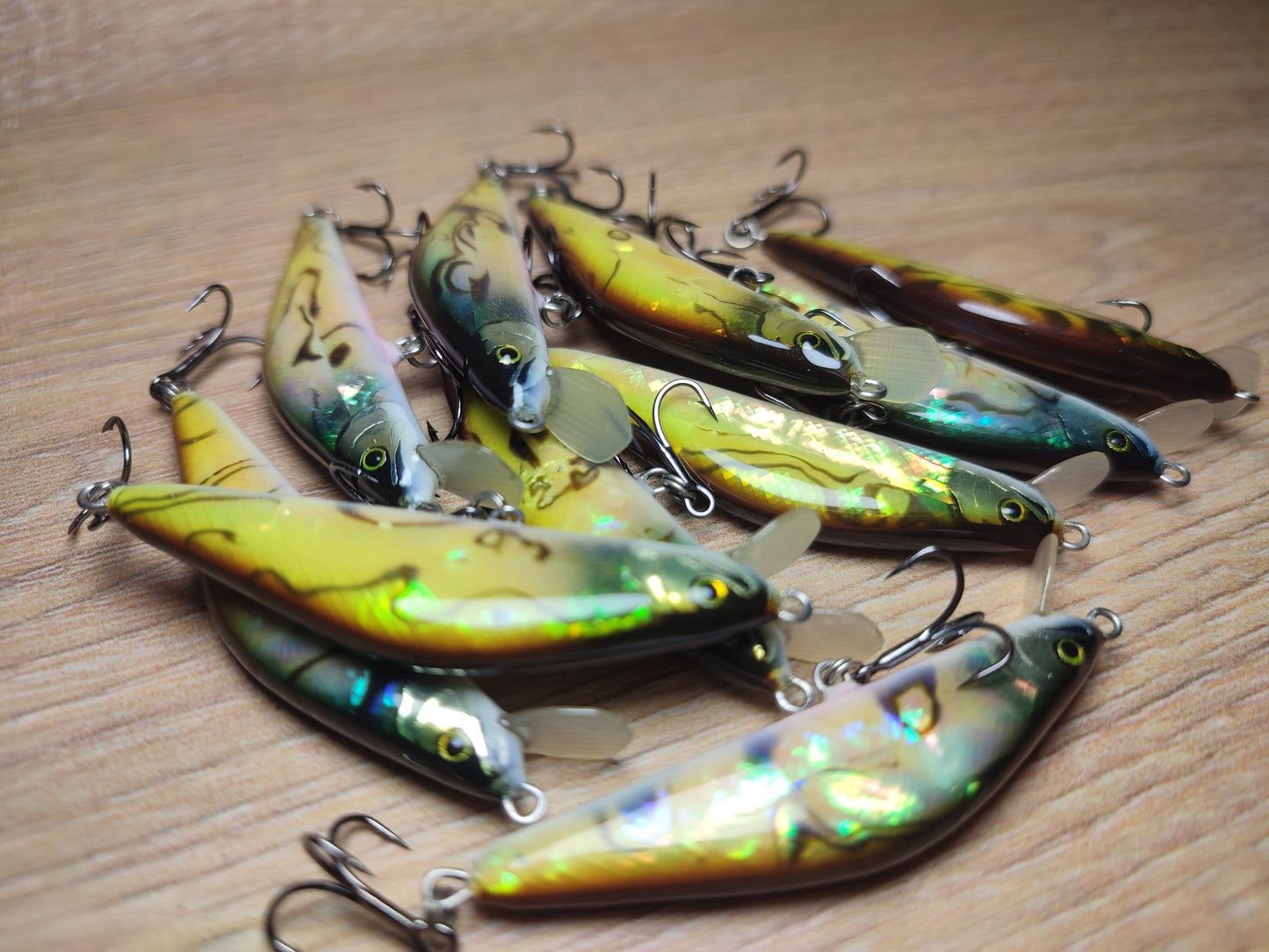 Veles lure. 50mm-4,5gr sinking Abalone shell finish