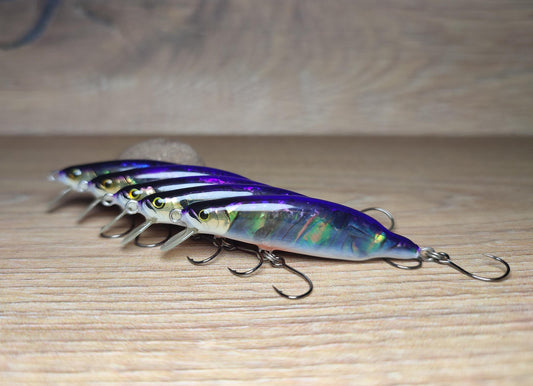 Veles handcrafted lure 46mm-3.1gr sinking. Abalone shell finish