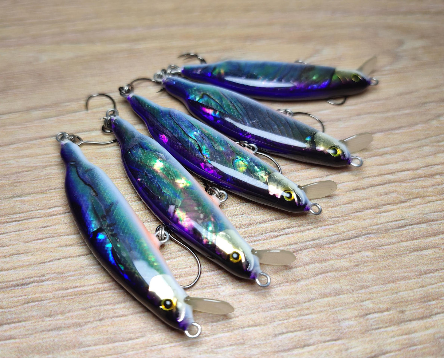 Veles handcrafted lure 46mm-3.1gr sinking. Abalone shell finish