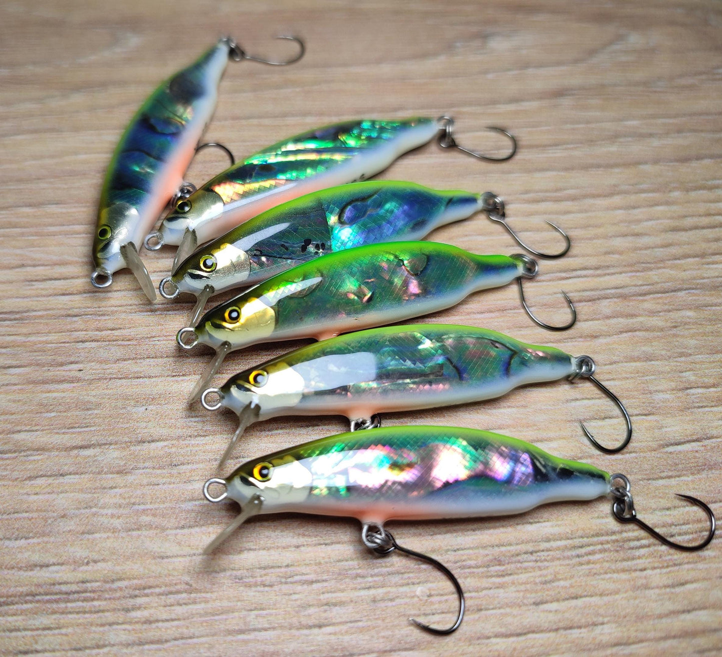 Veles handcrafted lure 46mm-3.1gr sinking. Abalone shell finish