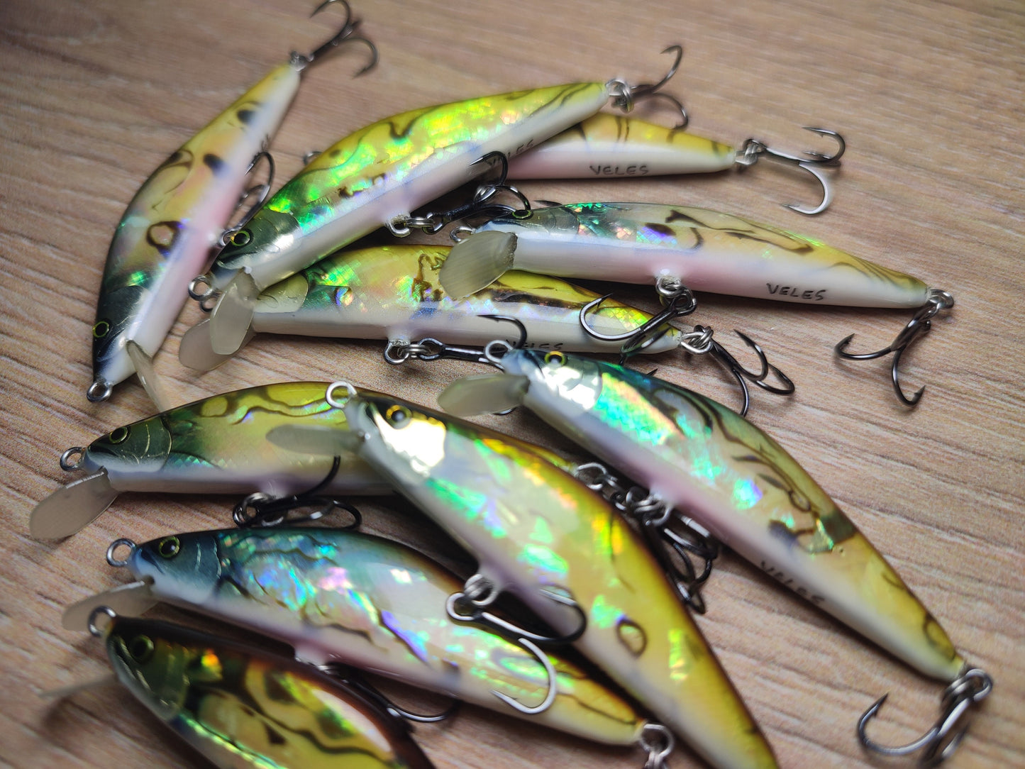 Veles lure. 50mm-4,5gr sinking Abalone shell finish