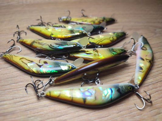 Veles lure. 50mm-4,5gr sinking Abalone shell finish