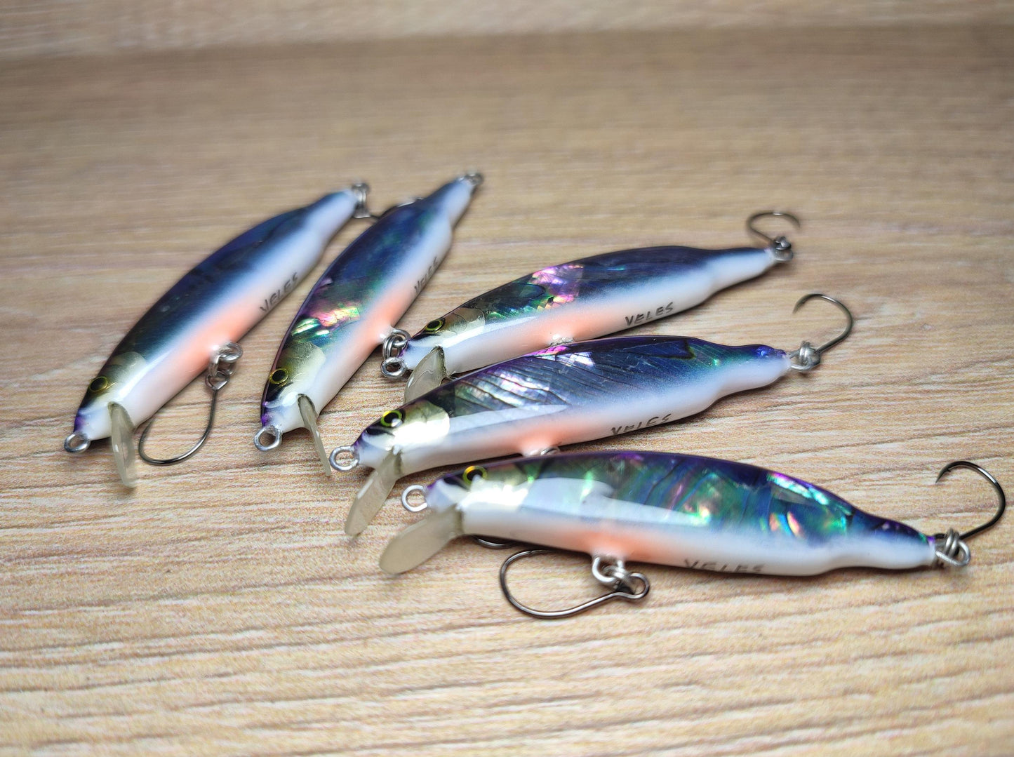 Veles handcrafted lure 46mm-3.1gr sinking. Abalone shell finish