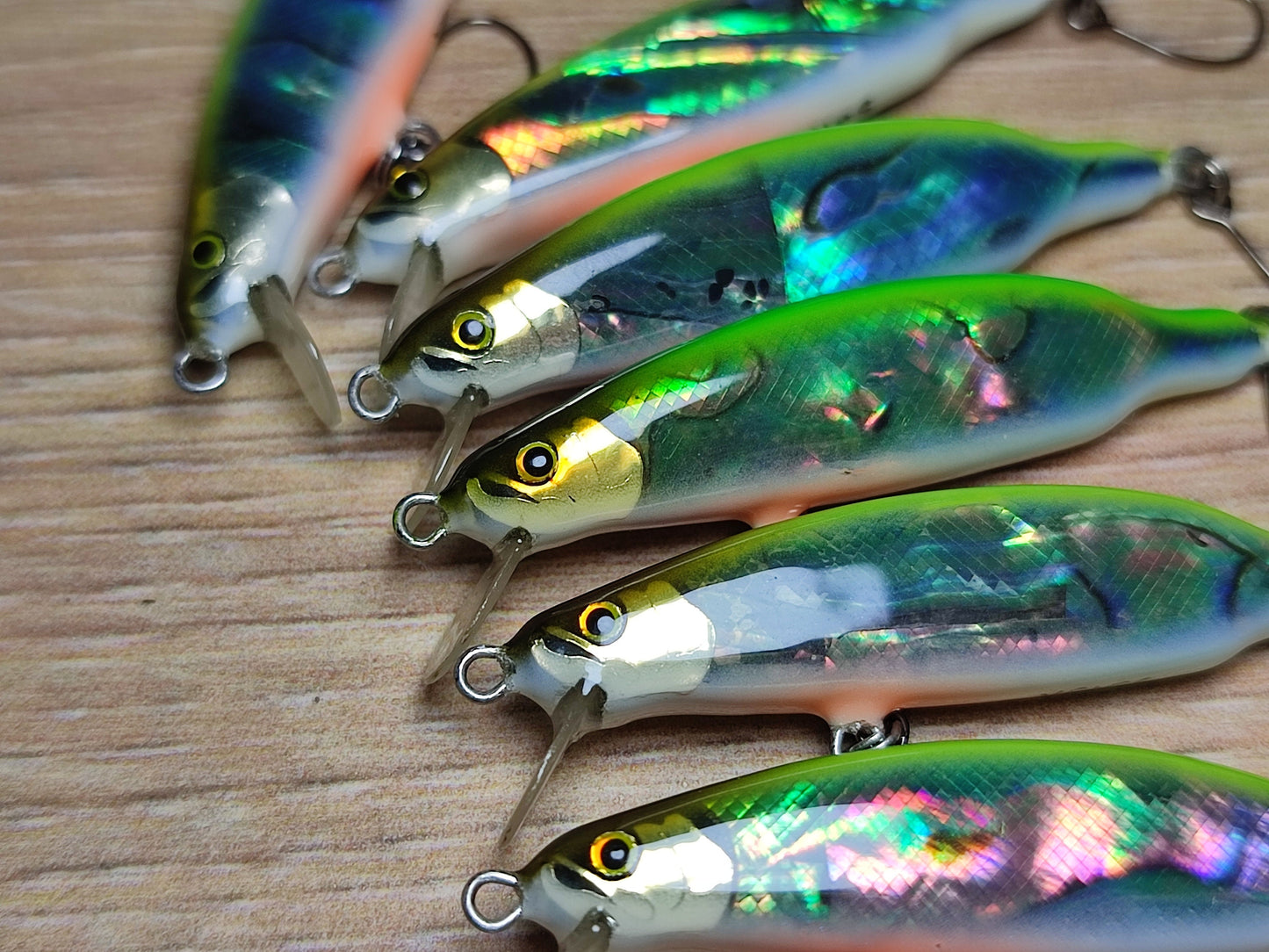 Veles handcrafted lure 46mm-3.1gr sinking. Abalone shell finish