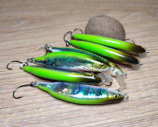 Veles handcrafted lure 46mm-3.1gr sinking. Abalone shell finish