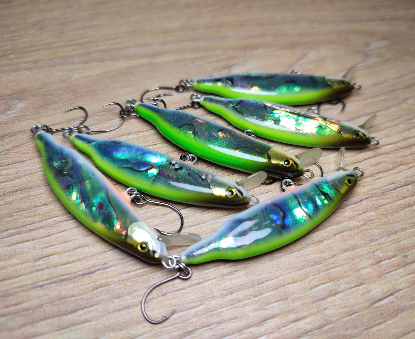 Veles handcrafted lure 46mm-3.1gr sinking. Abalone shell finish
