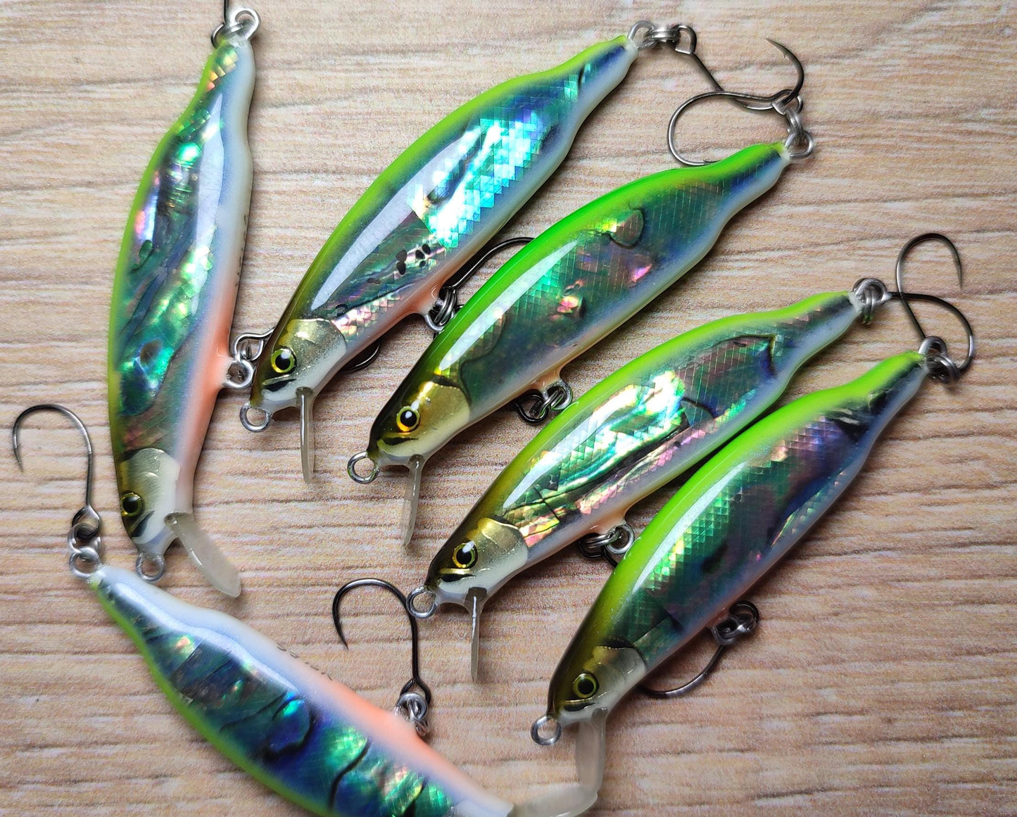 Veles handcrafted lure 46mm-3.1gr sinking. Abalone shell finish