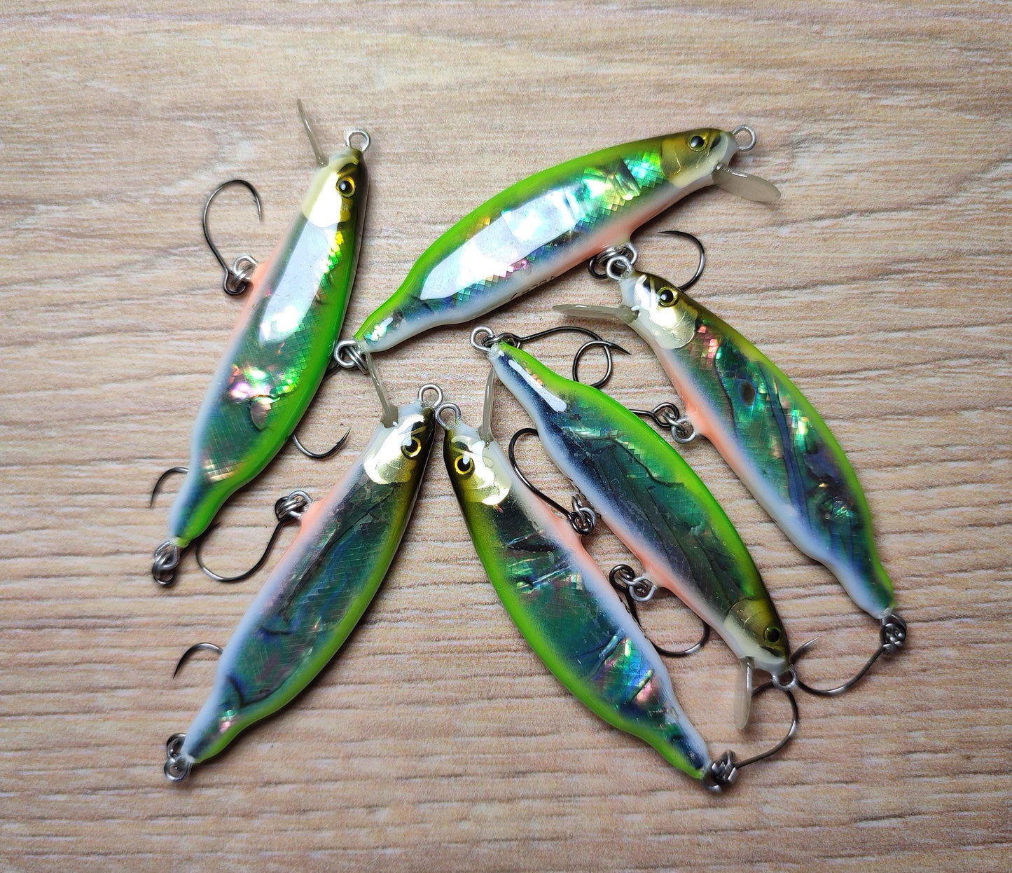 Veles handcrafted lure 46mm-3.1gr sinking. Abalone shell finish
