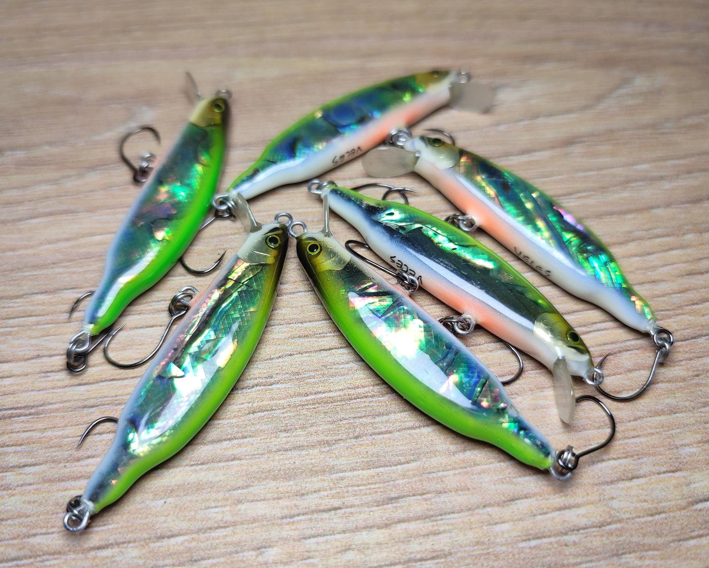 Veles handcrafted lure 46mm-3.1gr sinking. Abalone shell finish