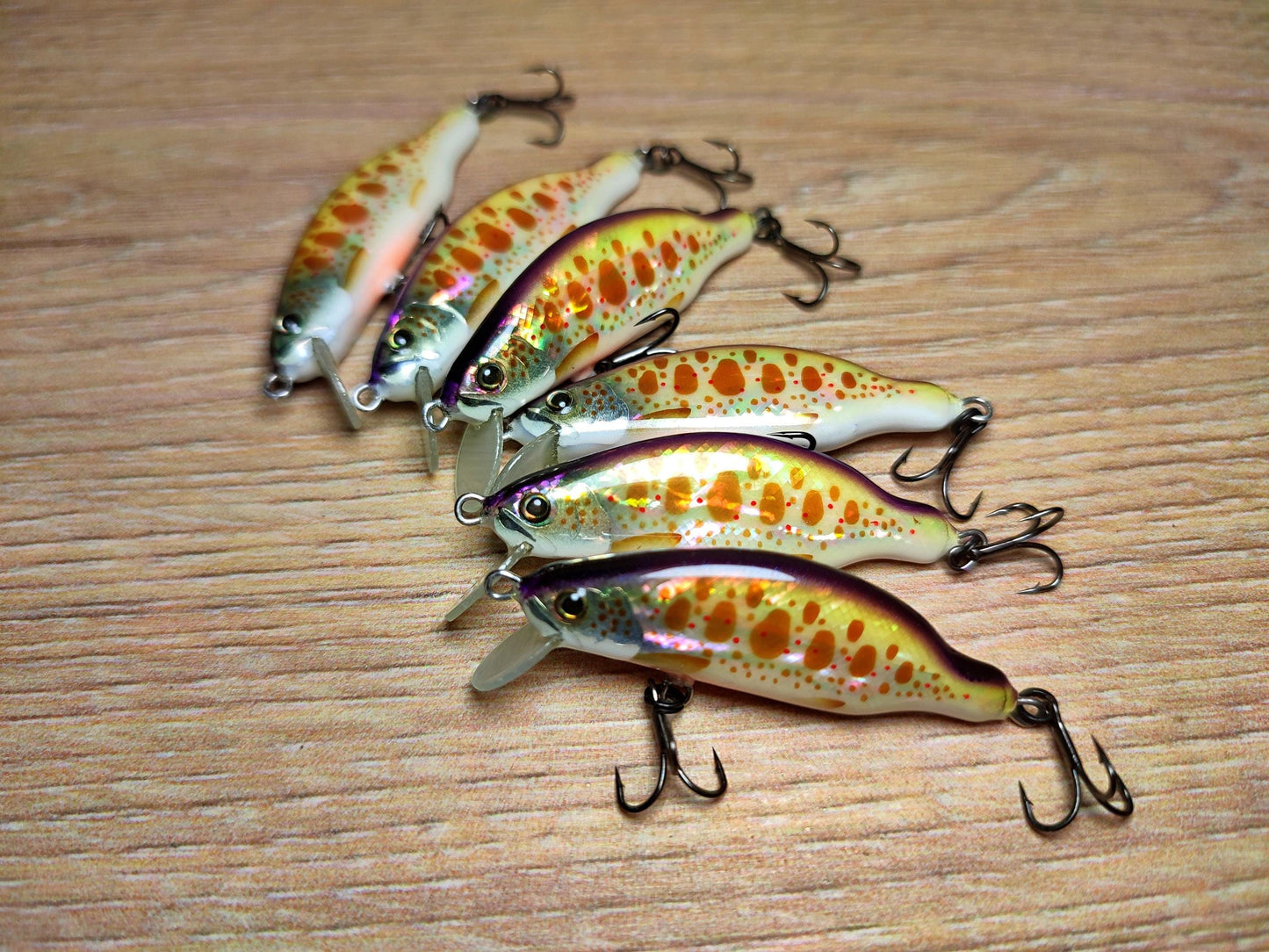 Veles lure. 45mm-3.5gr sinking Abalone shel finish
