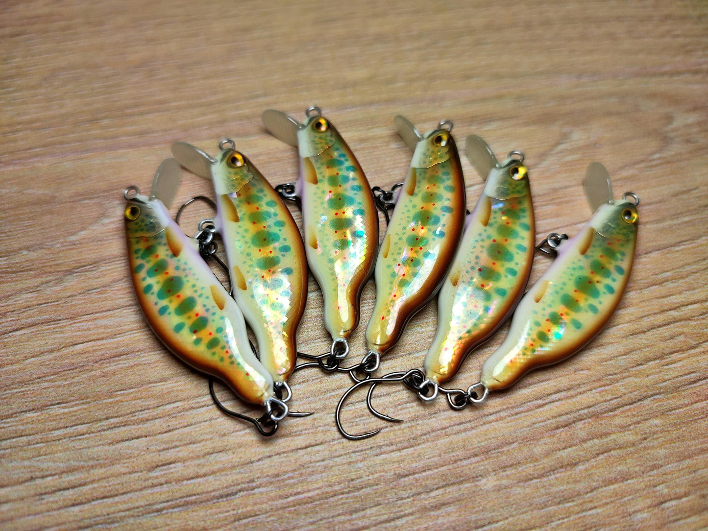 Veles lure. 45mm-3.5gr sinking Abalone shell finish